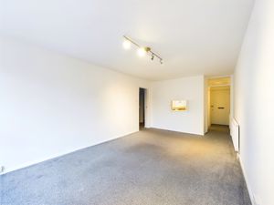 LIVING ROOM- click for photo gallery